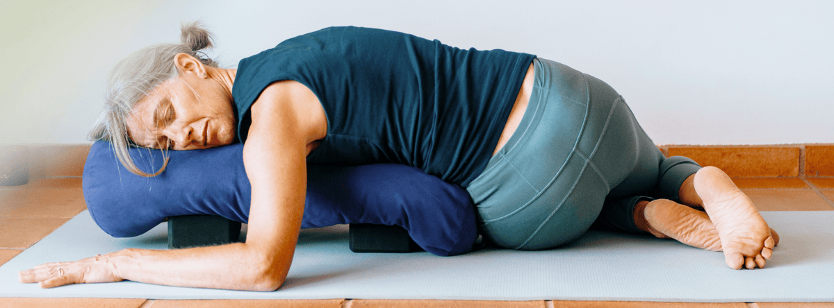 Wat is Bolster? Hét kussen en yoga accessoire wat jouw leven gaat veranderen.
